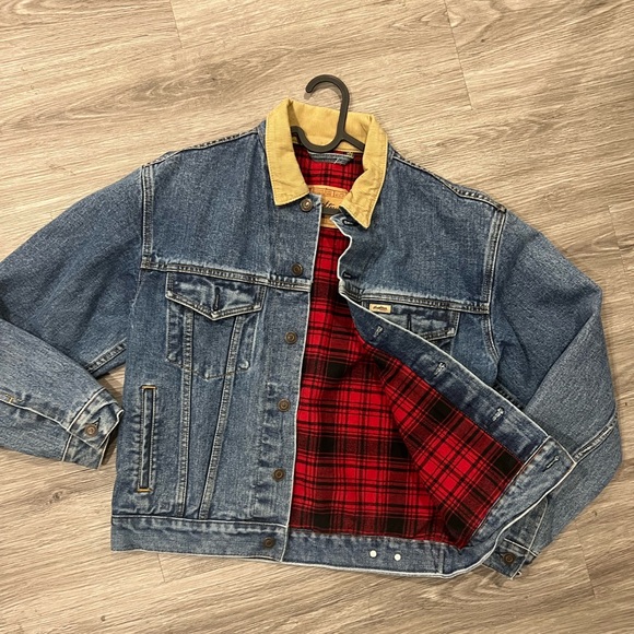 00s Vintage Levi Strauss Denim jacket with quilted lining Signature line - Picture 3 of 5